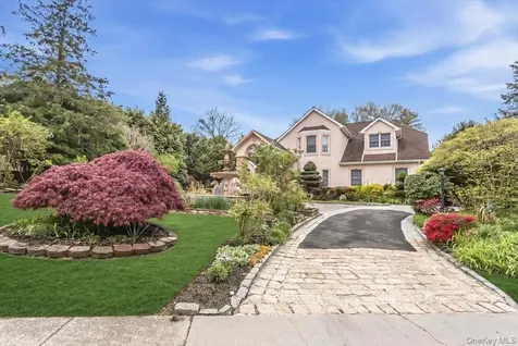 21 Chauncey Place Woodbury NY 11797