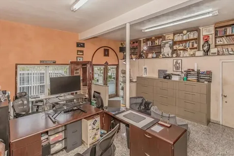 21 Chauncey Place Woodbury NY 11797