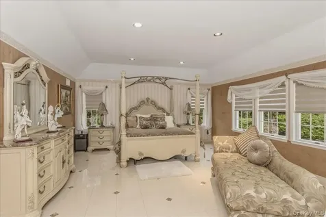 21 Chauncey Place Woodbury NY 11797