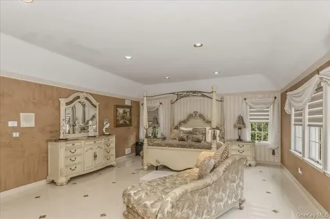 21 Chauncey Place Woodbury NY 11797
