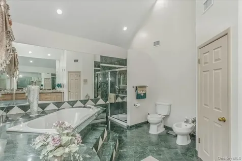 21 Chauncey Place Woodbury NY 11797