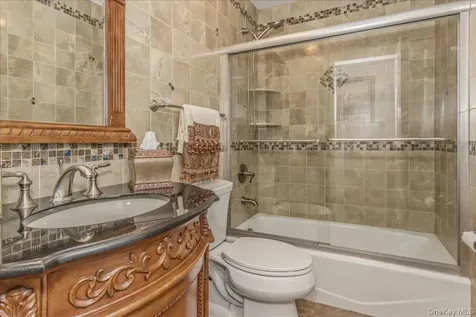 21 Chauncey Place Woodbury NY 11797