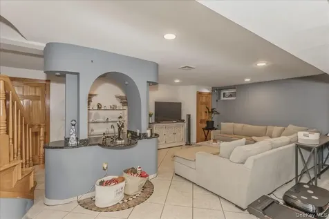 21 Chauncey Place Woodbury NY 11797