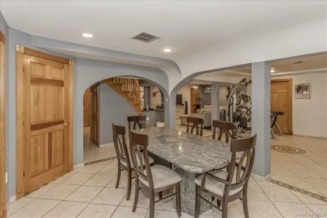 21 Chauncey Place Woodbury NY 11797