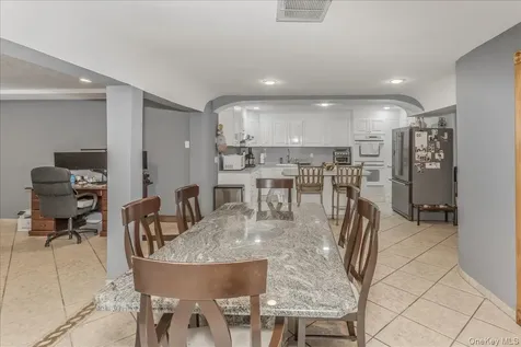 21 Chauncey Place Woodbury NY 11797