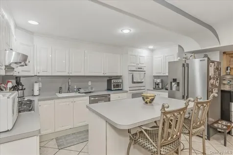 21 Chauncey Place Woodbury NY 11797