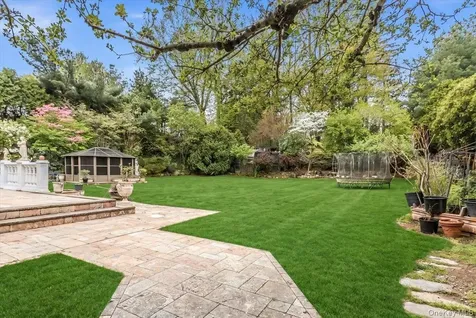 21 Chauncey Place Woodbury NY 11797