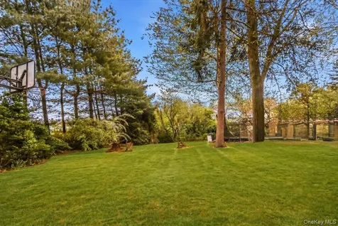 21 Chauncey Place Woodbury NY 11797