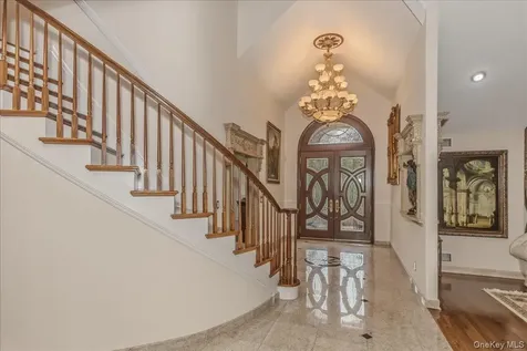 21 Chauncey Place Woodbury NY 11797