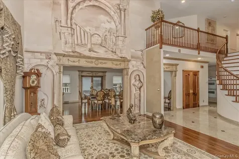 21 Chauncey Place Woodbury NY 11797