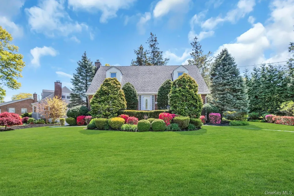 304 Old Courthouse Road New Hyde Park NY 11040