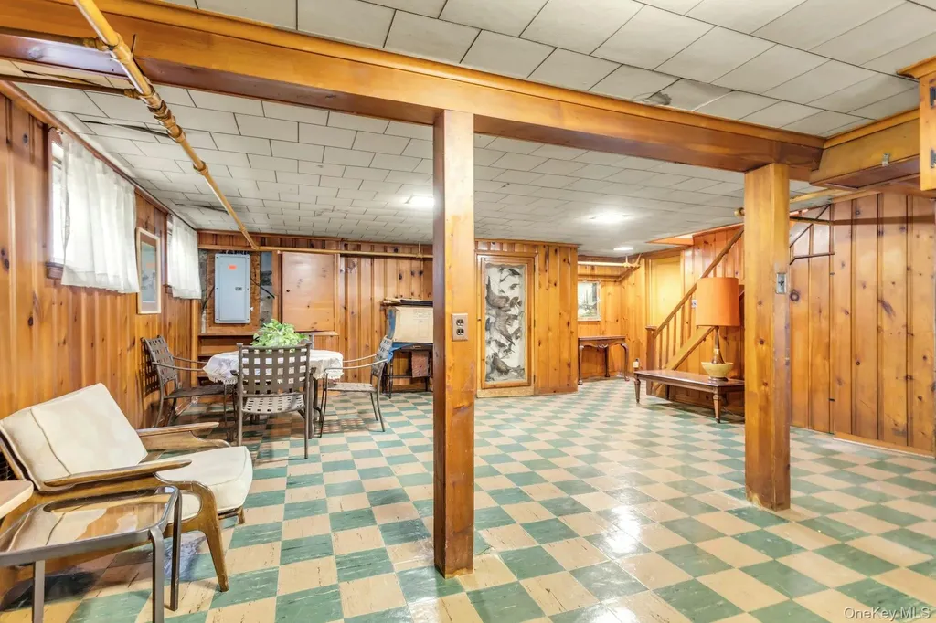 304 Old Courthouse Road New Hyde Park NY 11040