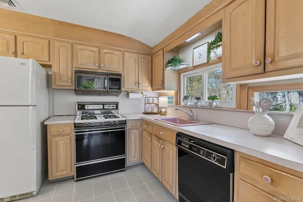 31 Sunset Drive Huntington NY 11743