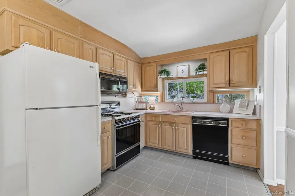 31 Sunset Drive Huntington NY 11743