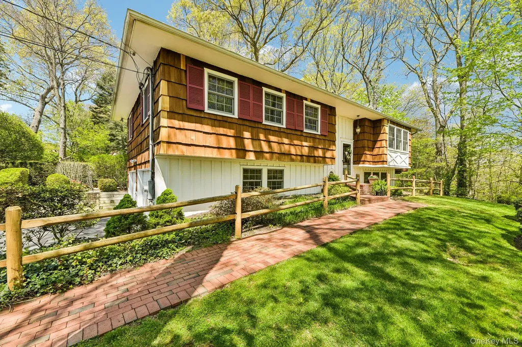 31 Sunset Drive Huntington NY 11743