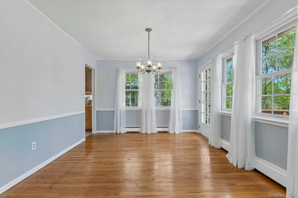 31 Sunset Drive Huntington NY 11743