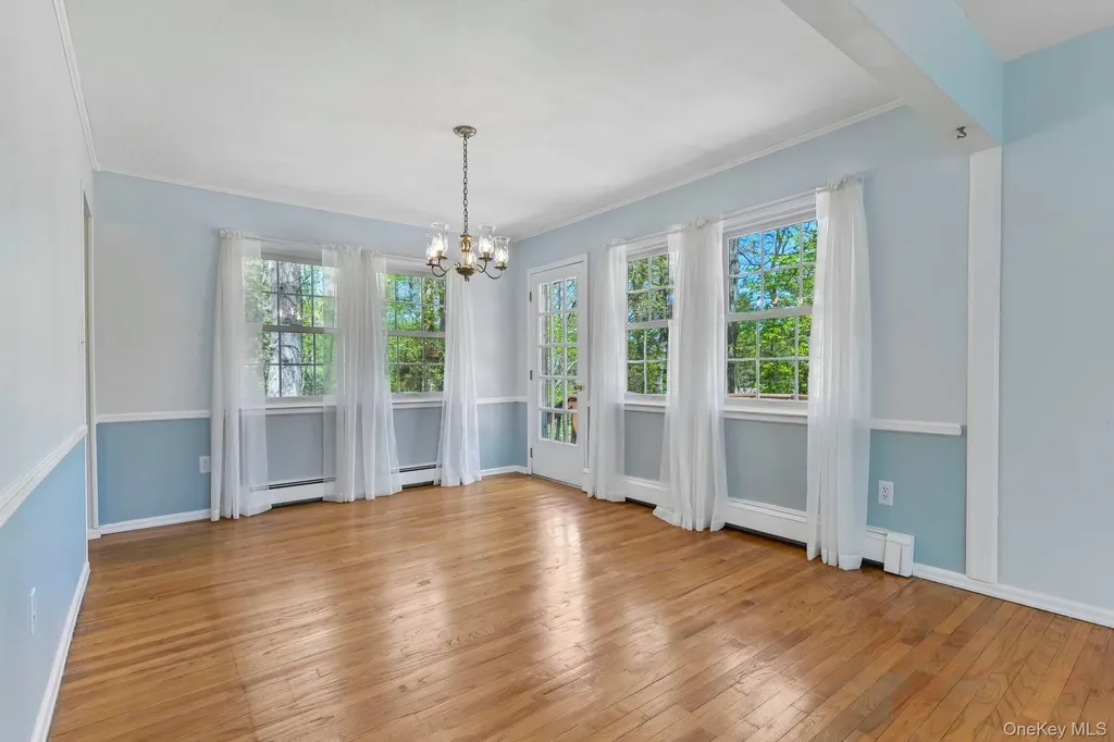 31 Sunset Drive Huntington NY 11743