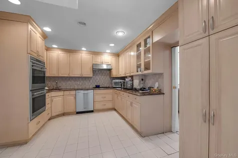 7906 214th Street Oakland Gardens NY 11364