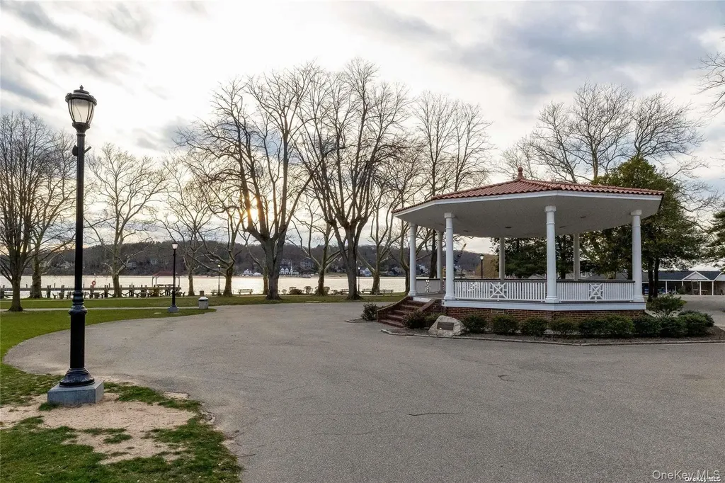 147 Fort Salonga Road Northport NY 11768