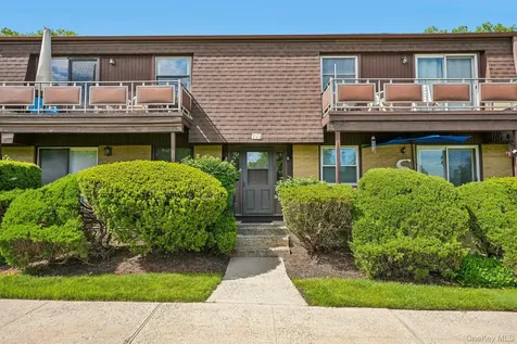 2 Germonds Village Bardonia NY 10954
