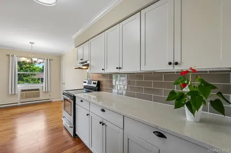2 Germonds Village Bardonia NY 10954