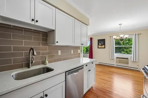 2 Germonds Village Bardonia NY 10954