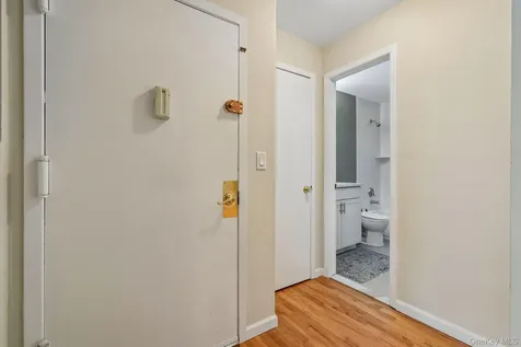 2 Germonds Village Bardonia NY 10954