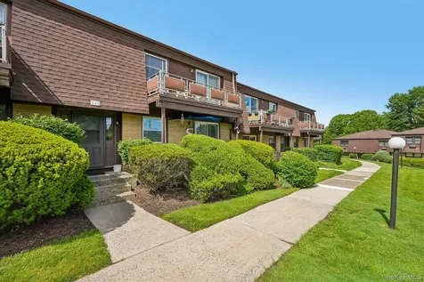 2 Germonds Village Bardonia NY 10954