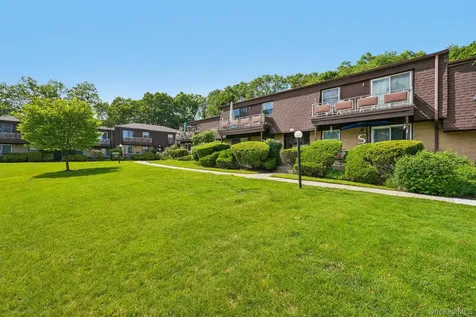 2 Germonds Village Bardonia NY 10954