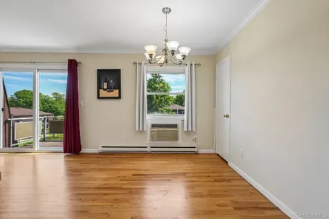 2 Germonds Village Bardonia NY 10954