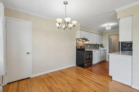 2 Germonds Village Bardonia NY 10954