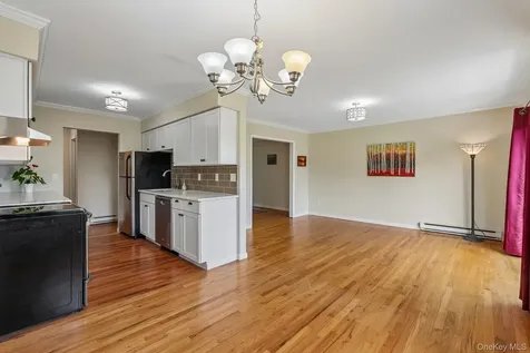 2 Germonds Village Bardonia NY 10954