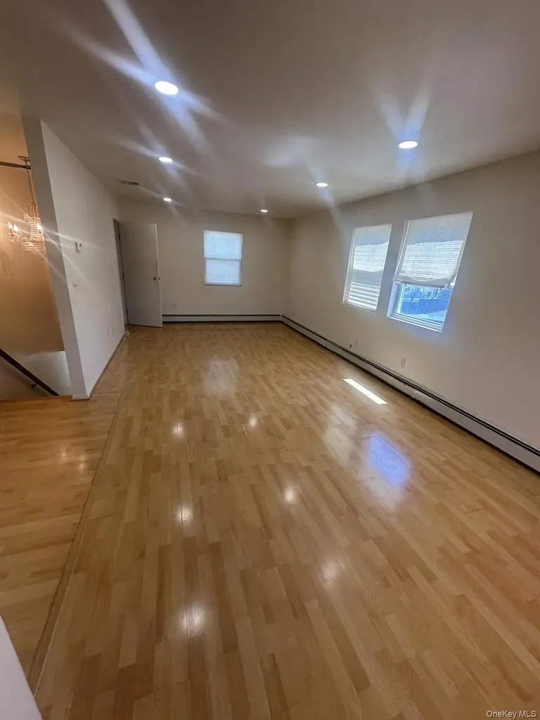 1 Hamlet Road Levittown NY 11756
