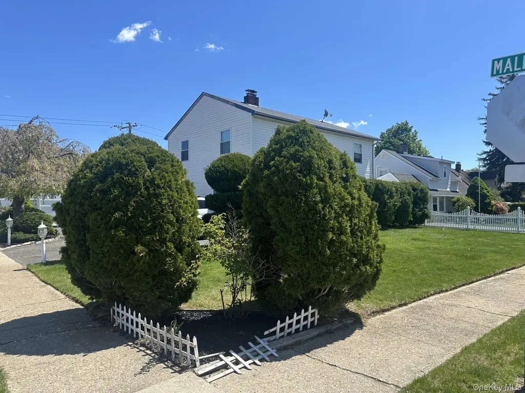 1 Hamlet Road Levittown NY 11756