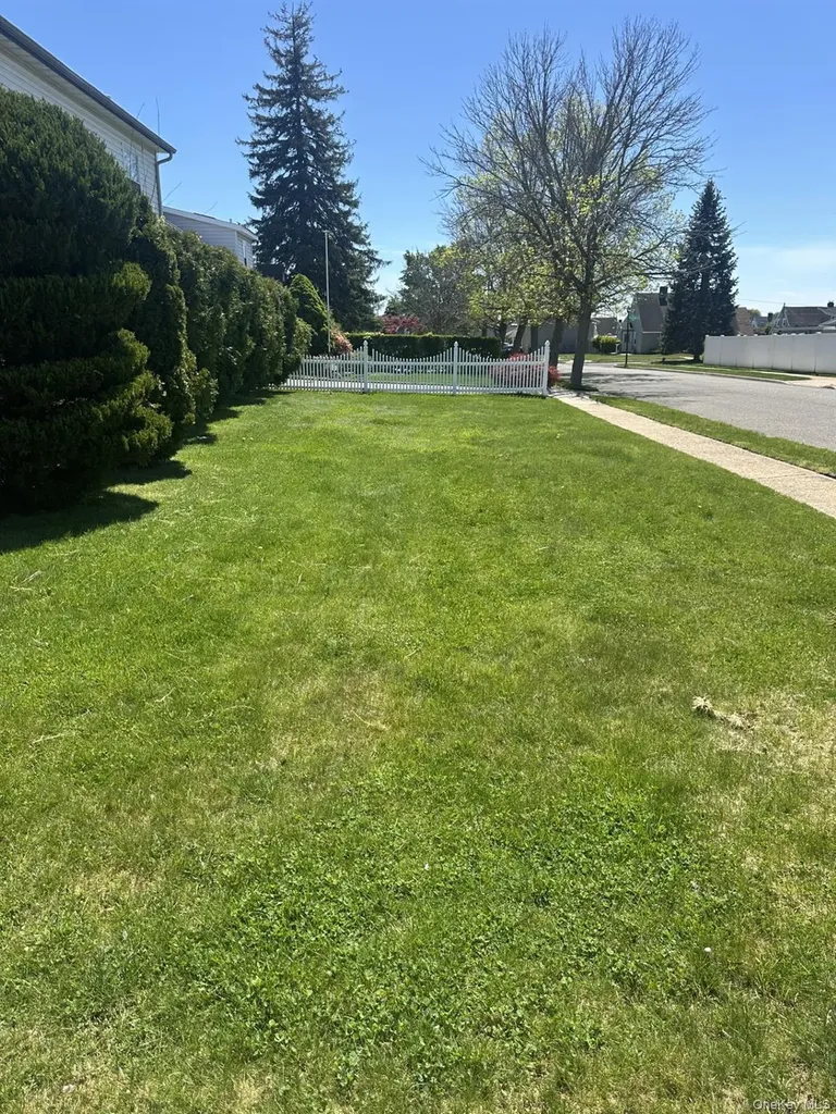 1 Hamlet Road Levittown NY 11756