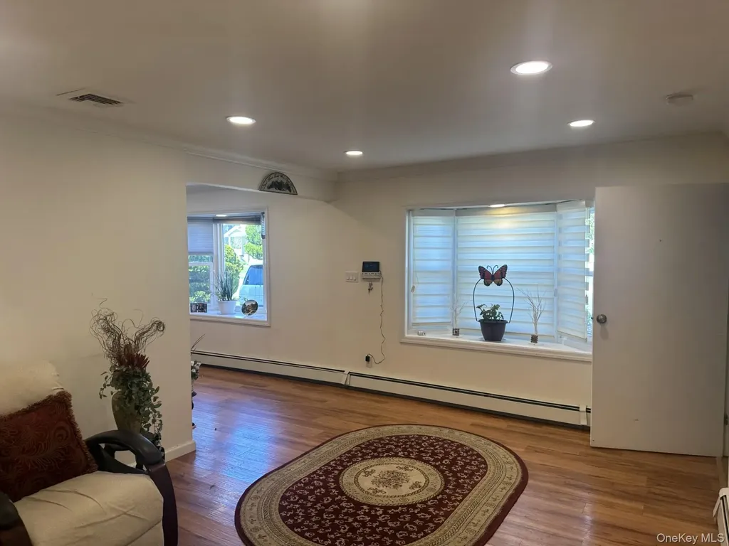 1 Hamlet Road Levittown NY 11756