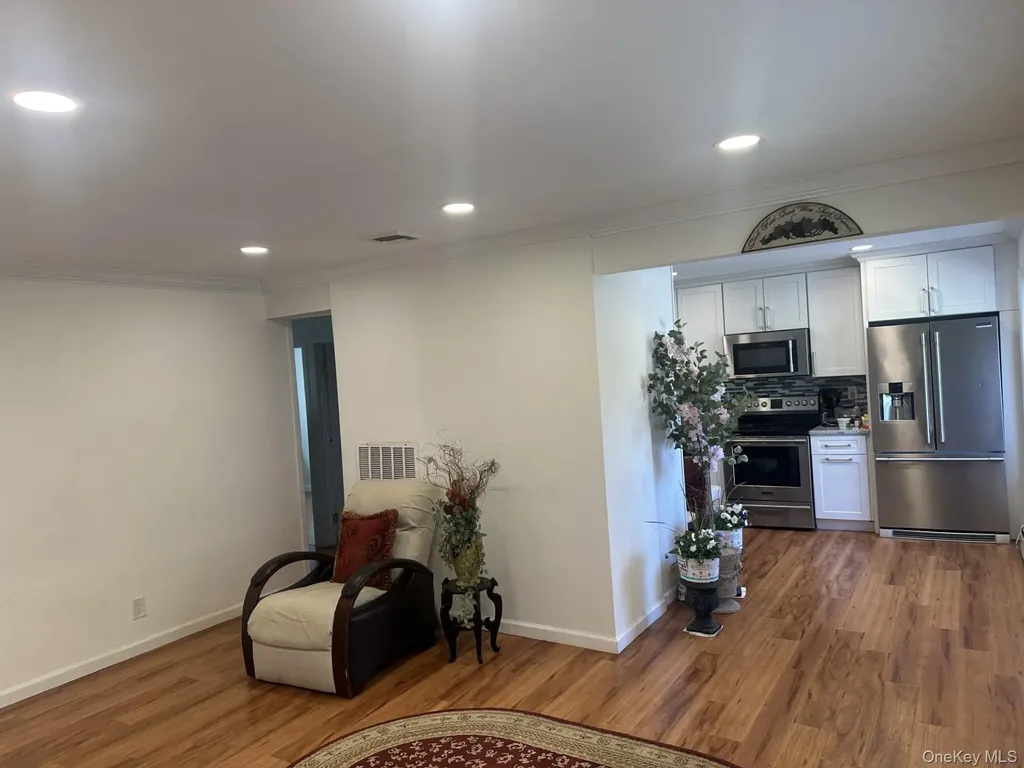 1 Hamlet Road Levittown NY 11756