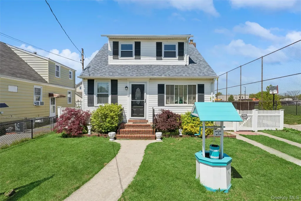 646 Benris Avenue Franklin Square NY 11010