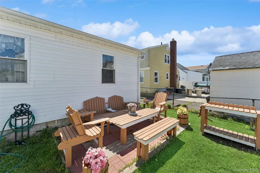 646 Benris Avenue Franklin Square NY 11010