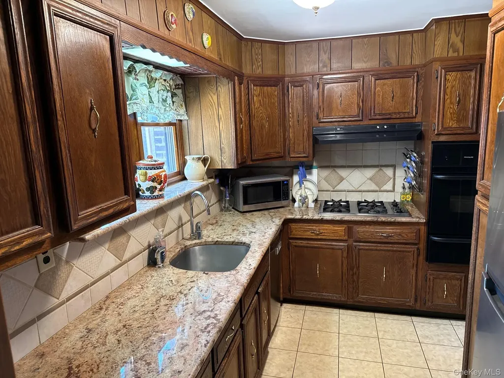 47-33 188th Street Flushing NY 11358