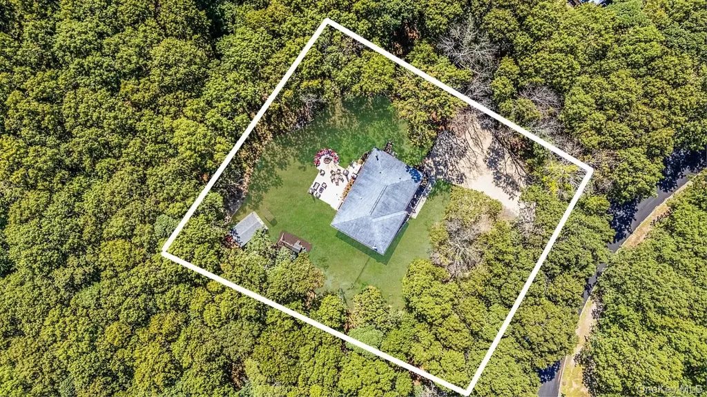 3 Emily Court Hampton Bays NY 11946