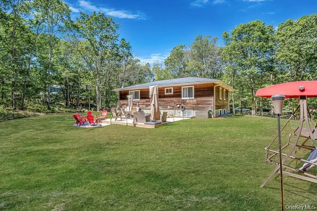 3 Emily Court Hampton Bays NY 11946