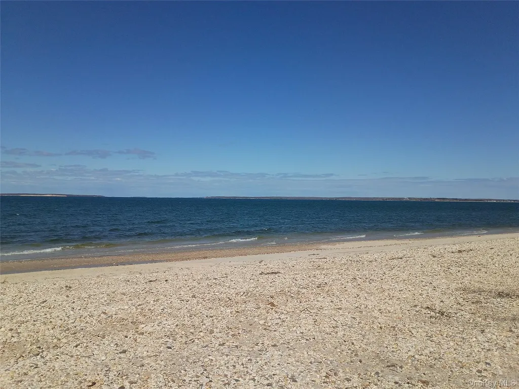 3 Emily Court Hampton Bays NY 11946