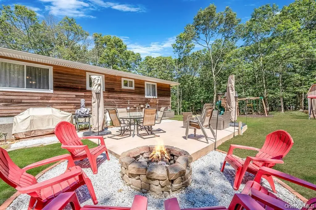 3 Emily Court Hampton Bays NY 11946