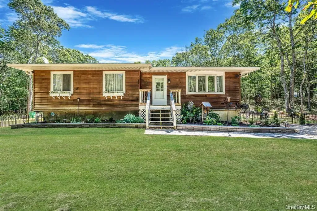 3 Emily Court Hampton Bays NY 11946