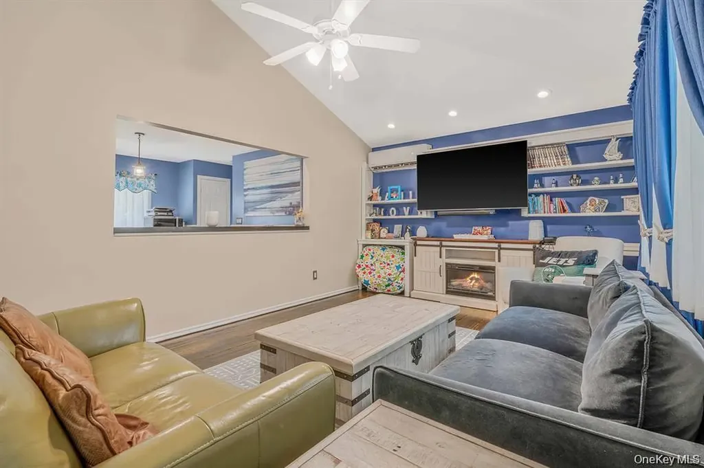 3 Emily Court Hampton Bays NY 11946