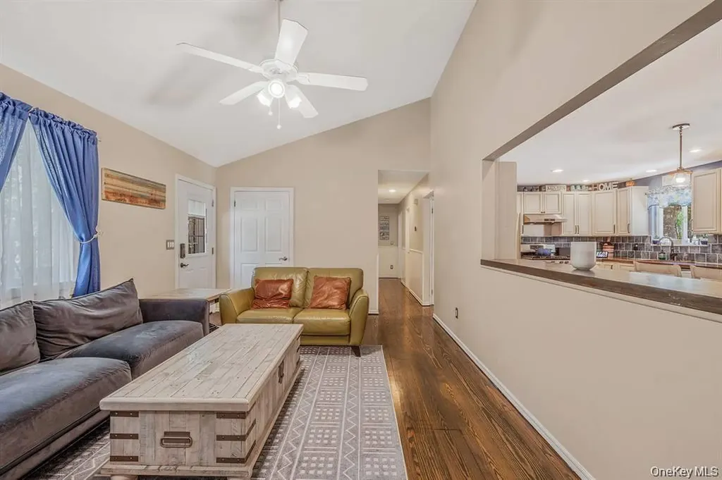 3 Emily Court Hampton Bays NY 11946