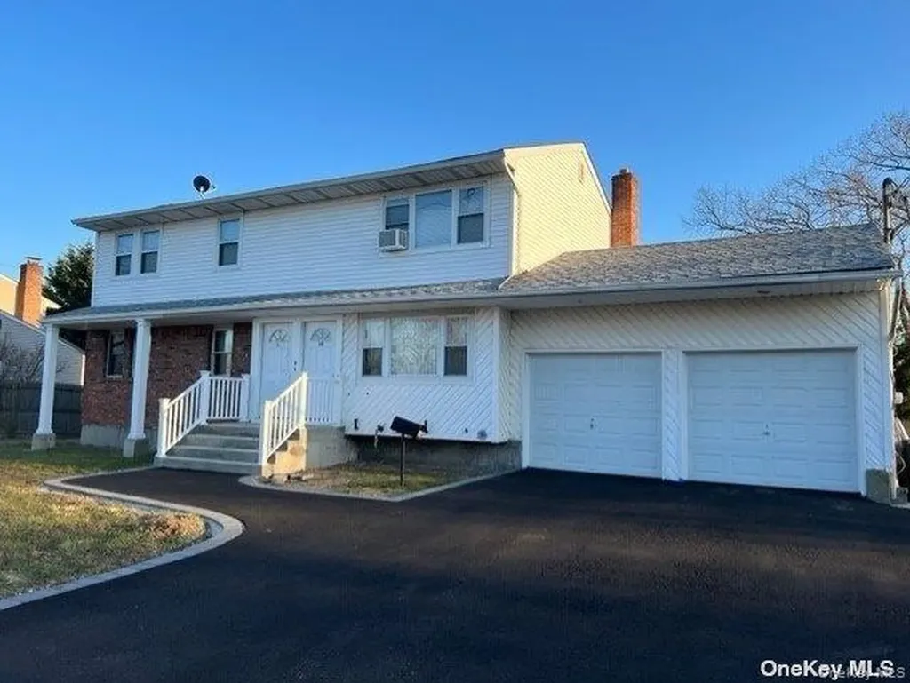6 Roland Place West Babylon NY 11704