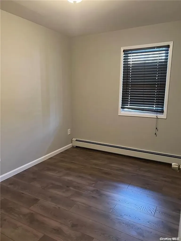 6 Roland Place West Babylon NY 11704