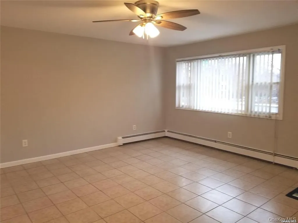 6 Roland Place West Babylon NY 11704
